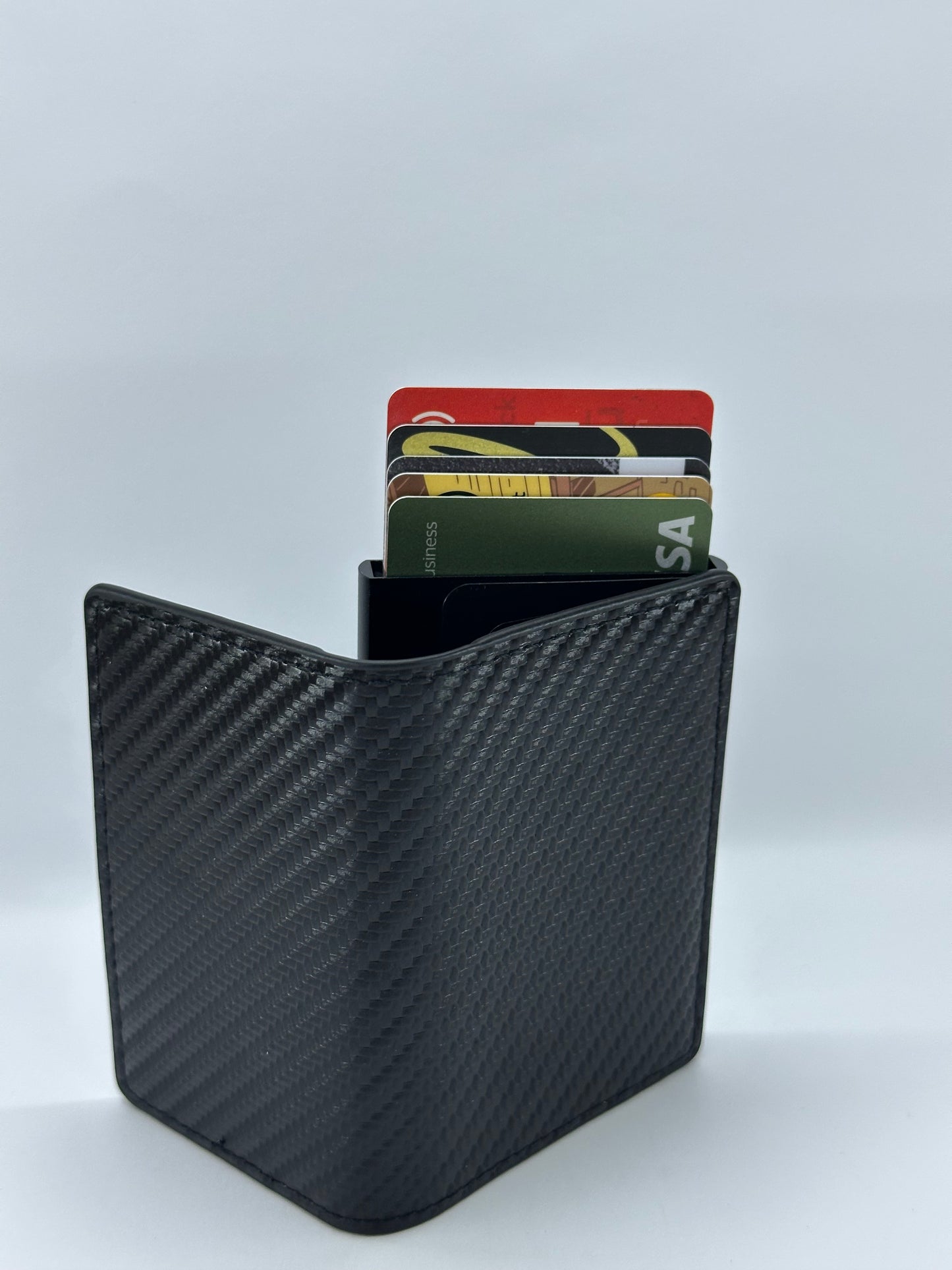 Стилно мъжко портмоне с алуминиев механизъм – RFID защита и бърз достъп до карти