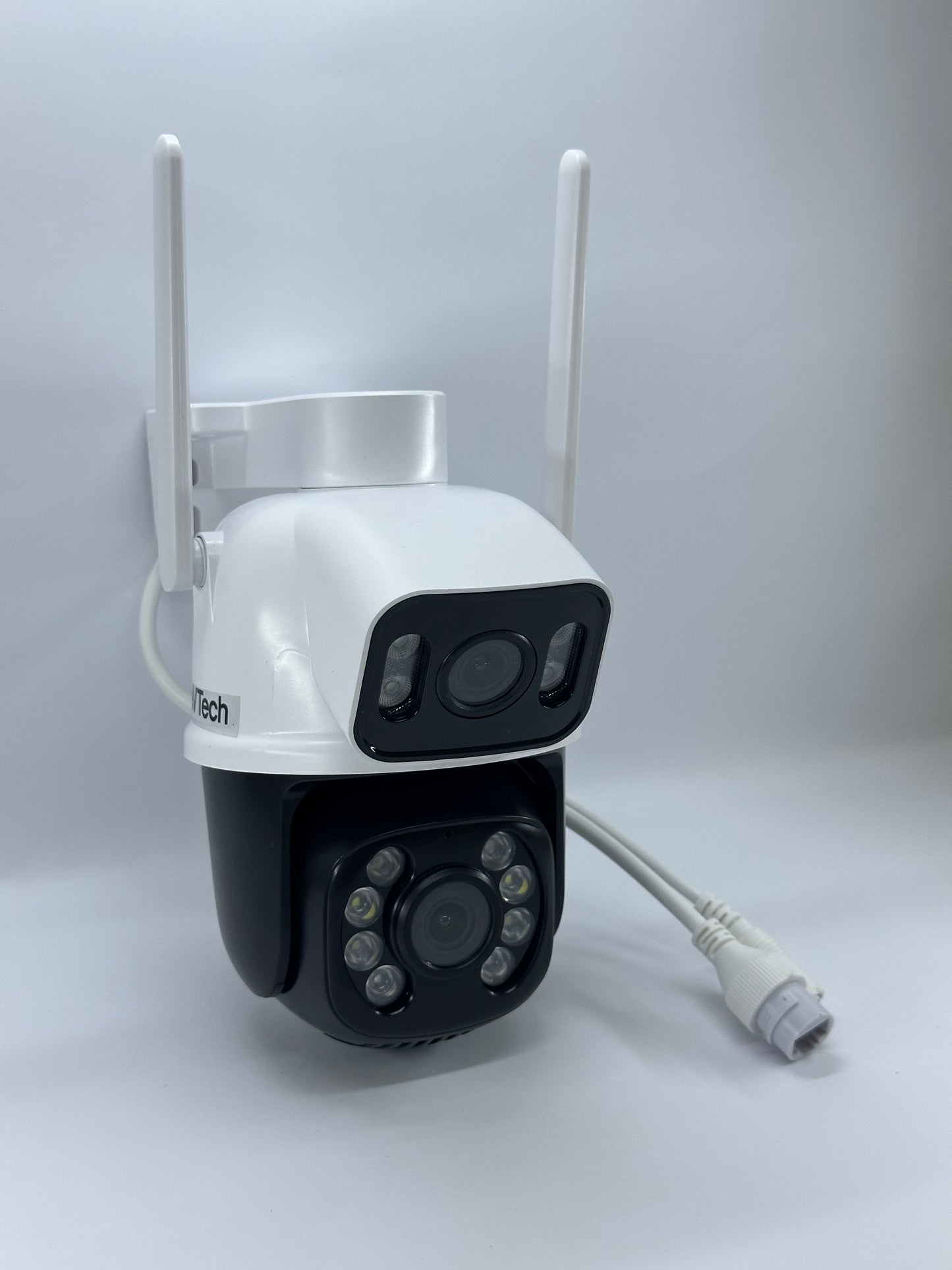 iCSee DineVTech Dual 5+5MP WiFi PTZ Камера с Автоматично Проследяване и Нощно Виждане до 50 м
